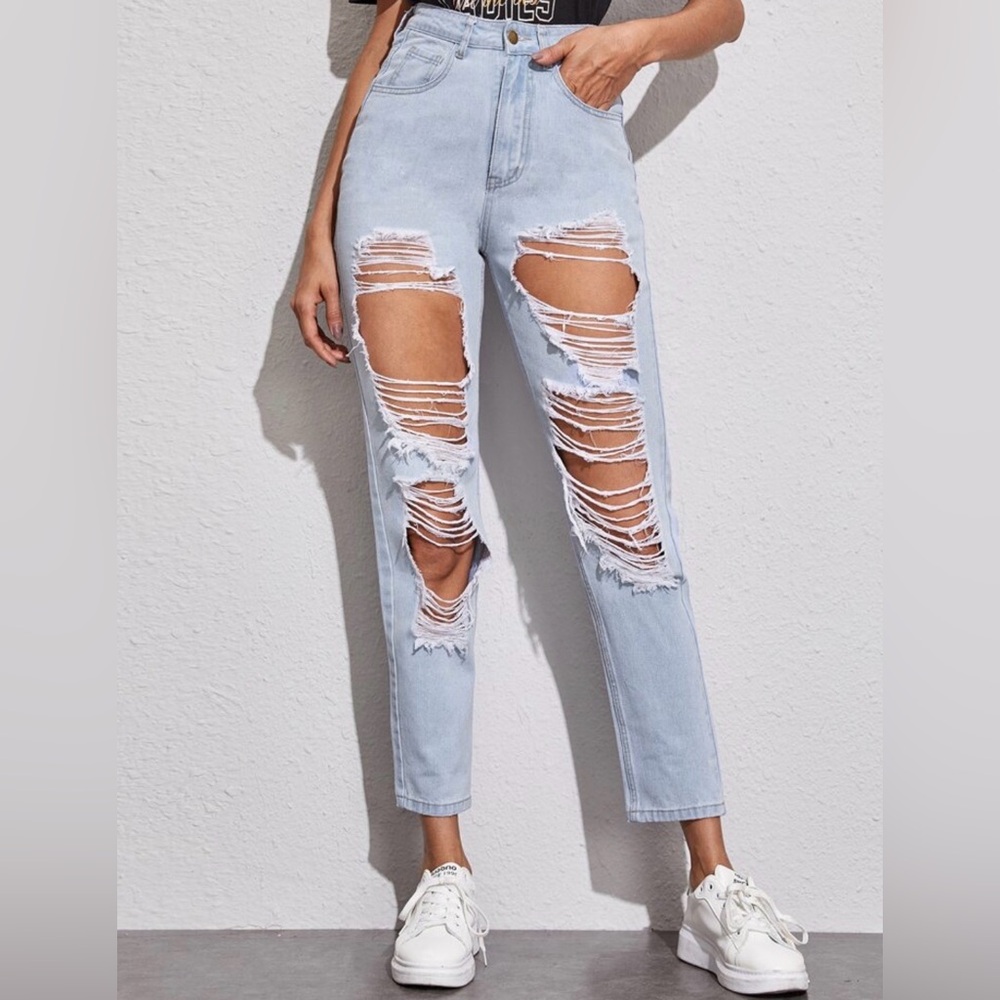 EUC SHEIN Women’s Distressed Light Wash Mom Jeans (Size S)
